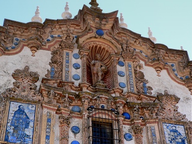 Iglesia de San Bartolomé. Detalle de la fachada.