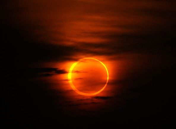 annular-ring-eclipse-clouds-china_11939_600x450
