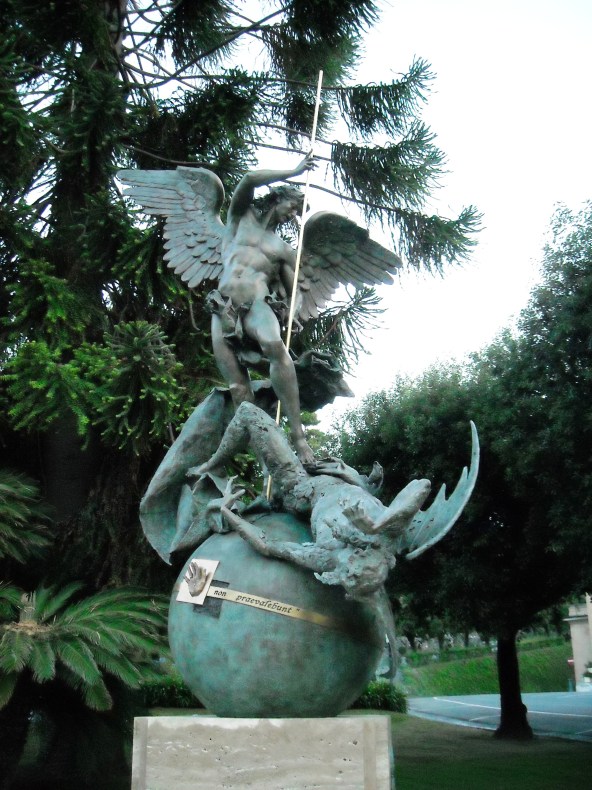 Monumento dedicado a San Miguel Arcángel-1