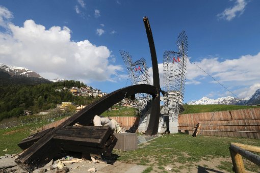 jp2-crucifix-crushed3