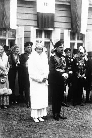 La amistad de Roncalli y la Casa Real de Bulgaria se debe a que él intercedió ante Pío XI para que la princesa católica Juana de Saboya se casara con el zar Boris III (que era cismático).