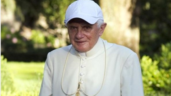 090225_sotana_blanca_benedictoXVI_principal