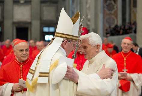 Papa-Francisco-Benedicto-XVI-ceremonia_PREIMA20140223_0059_32