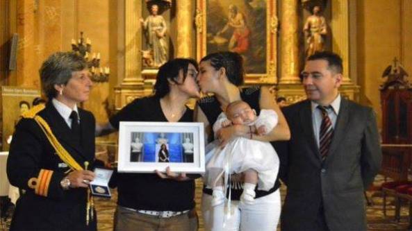 Villarroel destacó el “cambio social que se ha dado en el catolicismo de haber dicho que sí a bautizar a una niña de familia homoparental, de lesbianas”. Por su parte, Soledad Ortiz tras señalar lo felices que estaban por el bautismo de Umma, precisó que “ahora esperamos poder celebrar nuestro matrimonio por iglesia y vamos a luchar por eso”.