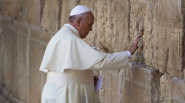 Francisco en el muro de los lamentos (1)