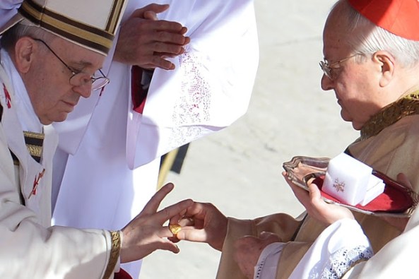 Francisco recibe anillo del pescador - 19-03-2013 01