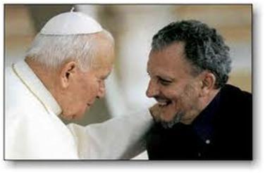 Juan Pablo II con Kiko Arguello.