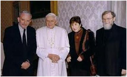 Benedicto XVI con Kiko Arguello.
