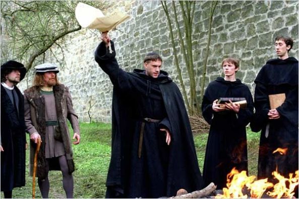 lutero-quemando-la-bula