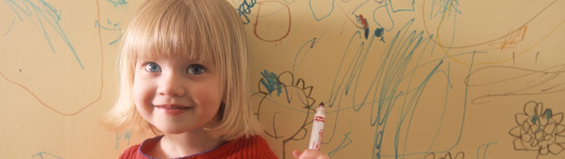 Niña-pintando-las-paredes-1920x540